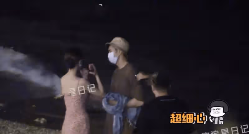 張雲龍與鍾楚曦疑因戲生情，男方借宿女方家多日，還親自下廚做飯
