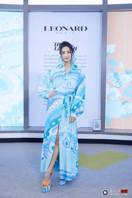 女神「辣裸性感香肩」美炸！莫允雯飛美國曝「聖誕節計劃」