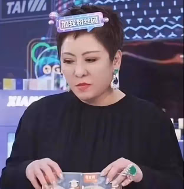 明星帶貨有多奇葩：鍾麗緹在直播間蹦迪，向太不介紹產品只說價格