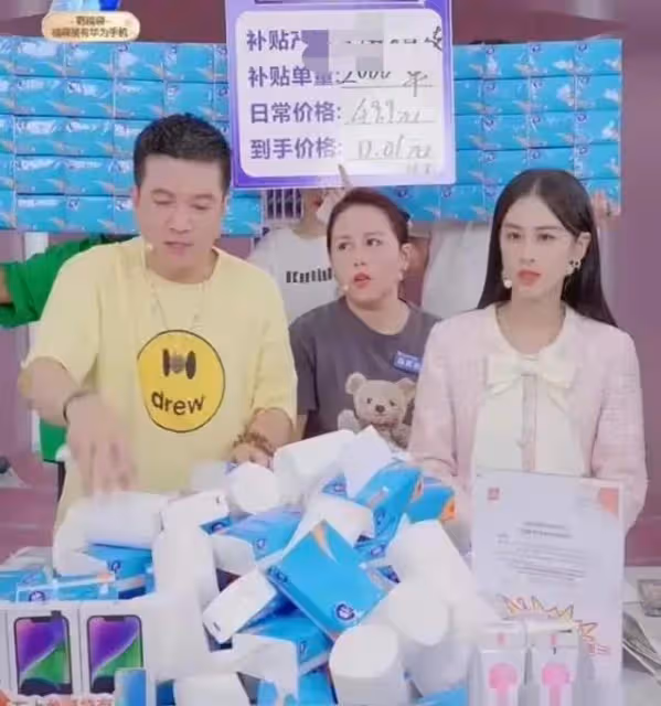 明星帶貨有多奇葩：鍾麗緹在直播間蹦迪，向太不介紹產品只說價格