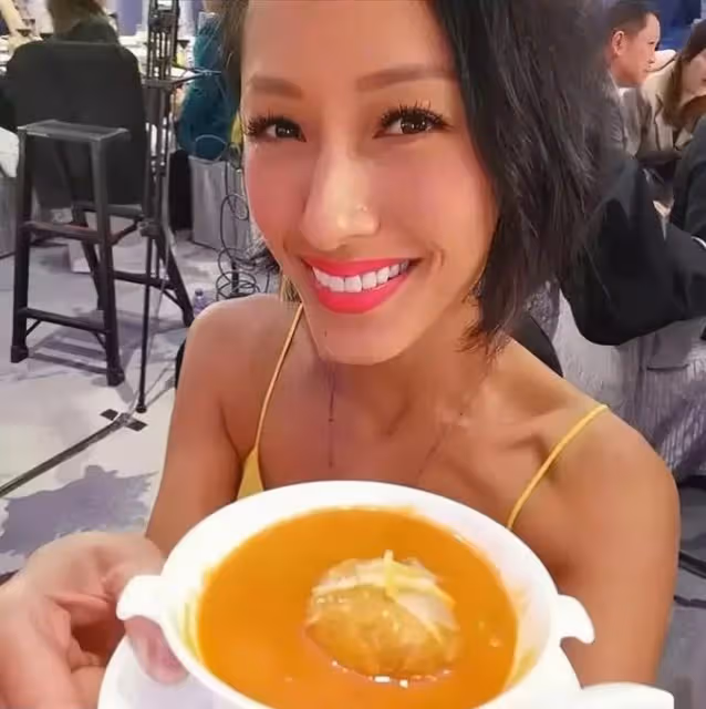 知名模特復出拍劇首演大反派!身材消瘦皮膚黝黑,被質疑患重病