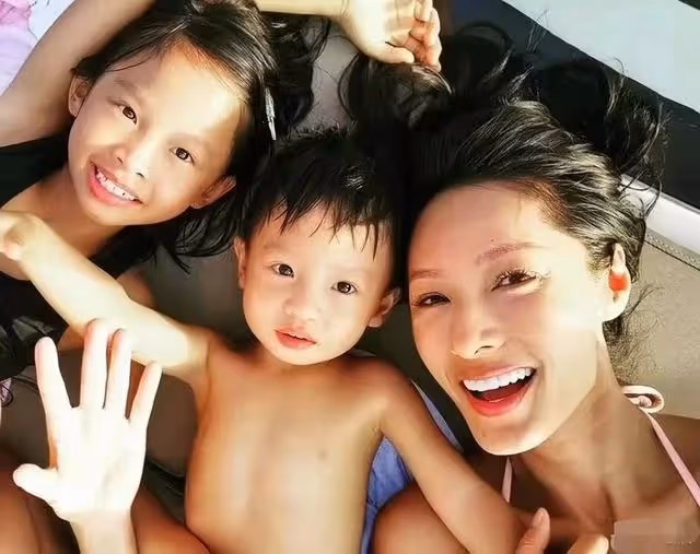 知名模特復出拍劇首演大反派!身材消瘦皮膚黝黑,被質疑患重病