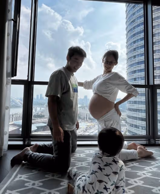 苗苗和娘家人同住,回家不喊爸爸引熱議,鄭愷被調侃像嫁到苗苗家
