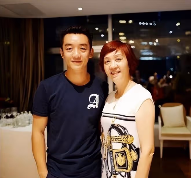 苗苗和娘家人同住,回家不喊爸爸引熱議,鄭愷被調侃像嫁到苗苗家