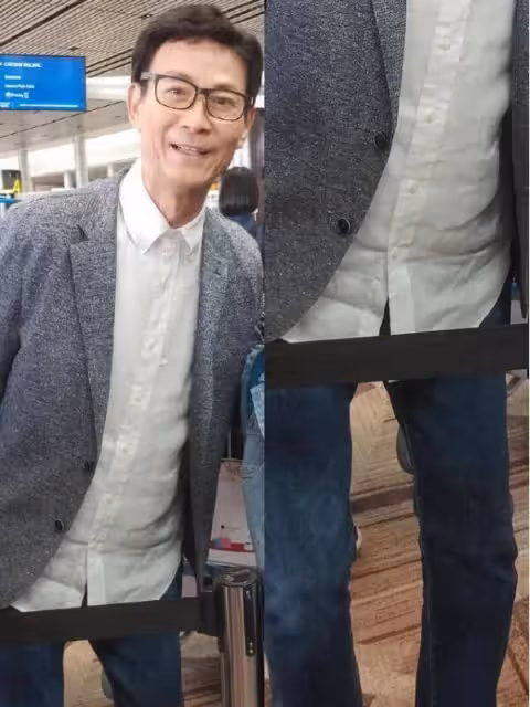 75歲鄭少秋最新機場照!西服配牛仔新潮又減齡「身型消瘦」,然而一雙腿暴露了真實年齡