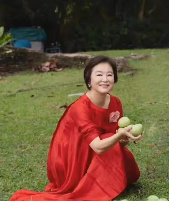 林青霞完全不像68歲!穿裹身魚尾裙雍容大氣,身材婀娜多姿,同台超模氣質更勝一籌