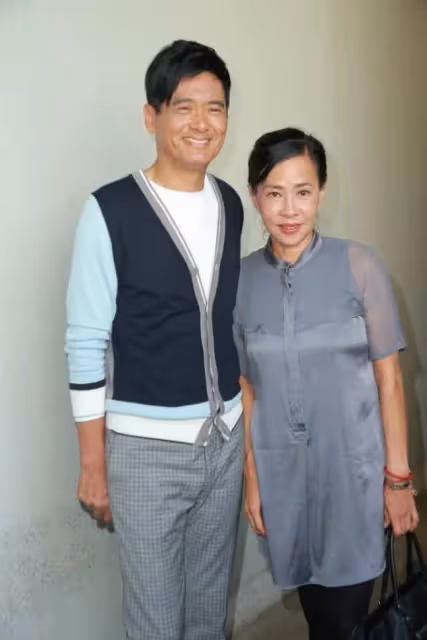 「周潤發妻子」氣質真好,穿中式短衫溫婉淡雅,發嫂一看就像「大戶人家」出身