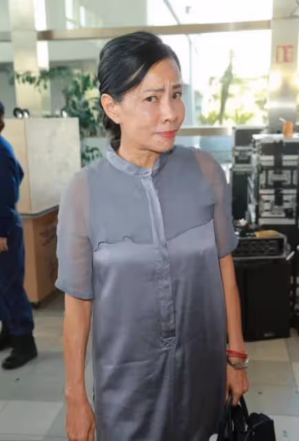 「周潤發妻子」氣質真好,穿中式短衫溫婉淡雅,發嫂一看就像「大戶人家」出身