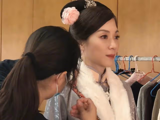 克服雞仔聲，47歲TVB前當家花旦首推單曲，入行25年感激身邊人