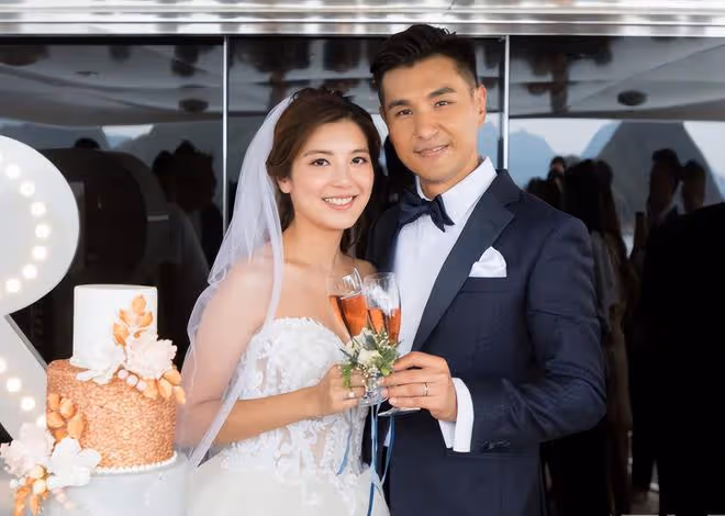 TVB視帝攜妻出國度假！妻子穿泳衣大秀性感身材，狂吃榴槤太滿足