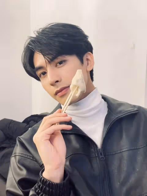 10位人氣男星化身「冬日男友」!肖戰竹林寫真帥炸,吳磊陽光,王一博復古,王鶴棣高萌