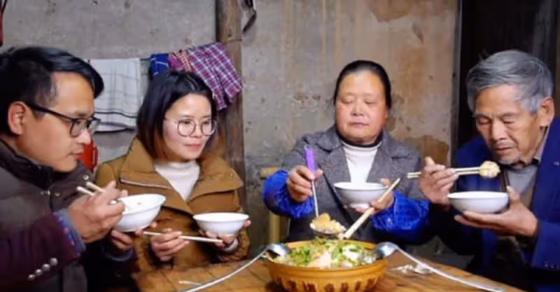婆婆去照顧兒媳坐月子，大姑姐家天天來蹭飯，兒媳：我家都成食堂了