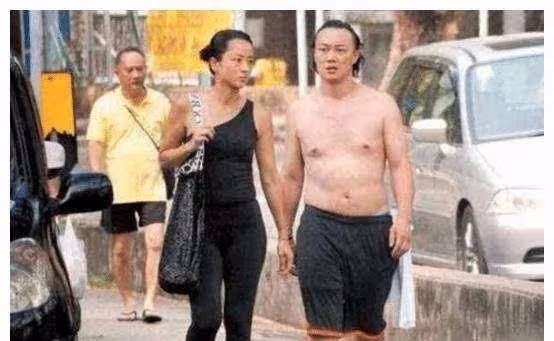 香港明星生活有多平民？見了古天樂沒人理，再看看內地追星
