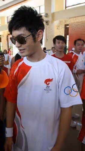 娛樂圈有多殘酷？黃曉明：以前別人求我拍戲，現在反過來我求人家