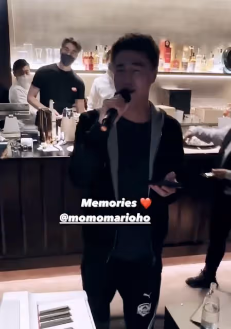 何猷君帶奚夢瑤參加聚會，再唱求婚時歌曲，被異性搭肩膀機智躲閃
