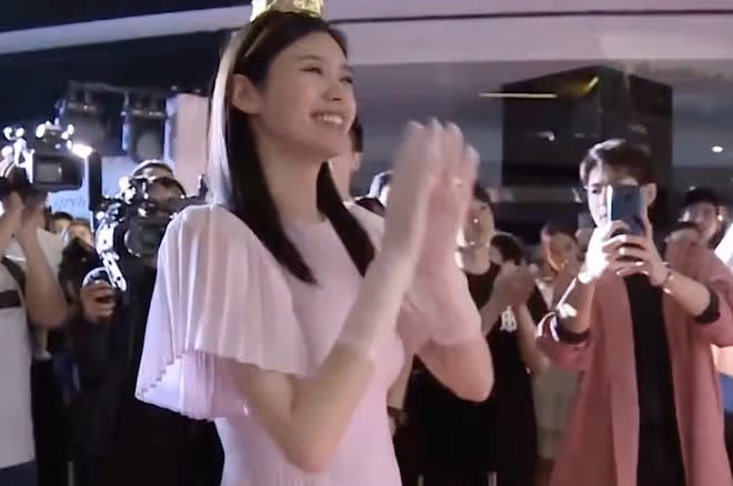 何猷君帶奚夢瑤參加聚會，再唱求婚時歌曲，被異性搭肩膀機智躲閃