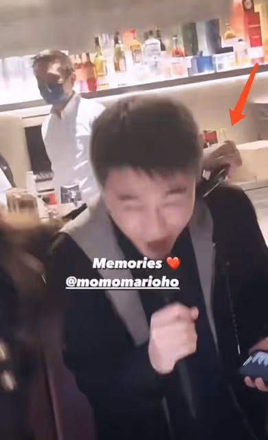 何猷君帶奚夢瑤參加聚會，再唱求婚時歌曲，被異性搭肩膀機智躲閃
