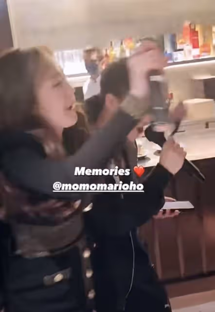 何猷君帶奚夢瑤參加聚會，再唱求婚時歌曲，被異性搭肩膀機智躲閃