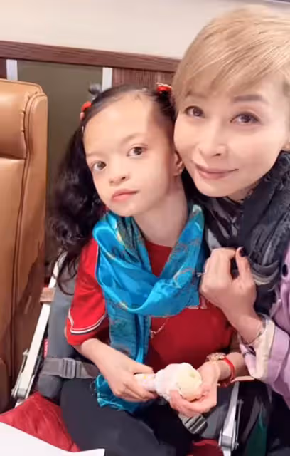 鍾麗淇痛失父親！哥哥媽媽已先後離世，12歲女兒患病不會說話走路