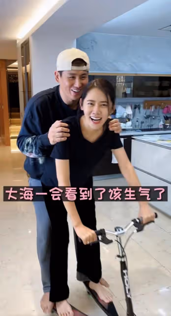 眾星過聖誕：李連杰女兒海邊度假，秋瓷炫秀恩愛，唐鶴德令人淚目