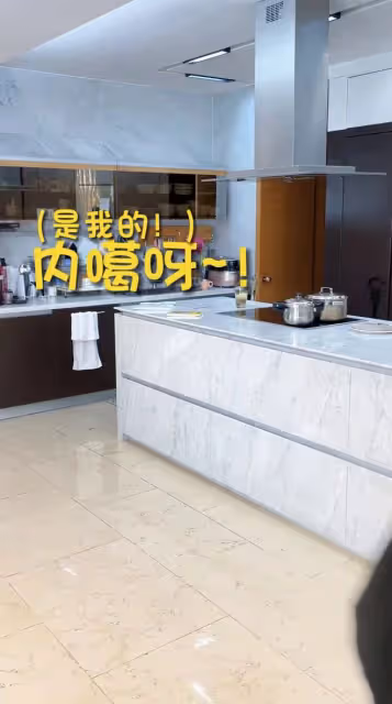 眾星過聖誕：李連杰女兒海邊度假，秋瓷炫秀恩愛，唐鶴德令人淚目