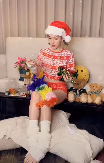 眾星過聖誕：李連杰女兒海邊度假，秋瓷炫秀恩愛，唐鶴德令人淚目