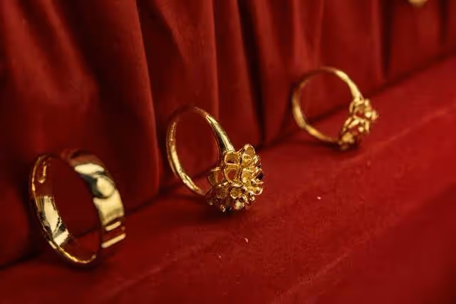 人妻出軌18年，丈夫假裝不知情不吵不離婚，暗中更換愛妻身份，自己也出軌：結局全網看傻