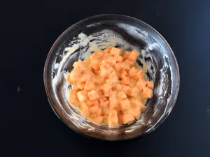 適合寶寶的紅薯餅，顆顆紅薯粒，甜甜糯糯奶香十足，無需油炸外脆里軟