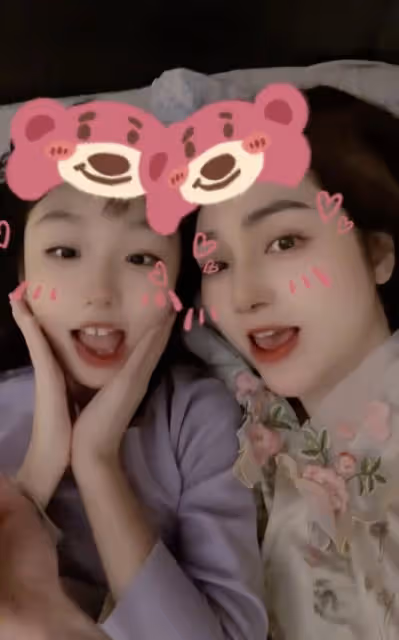 洪欣平安夜曬與女兒唱歌視頻心情超好，不受張丹峰畢瀅風波影響