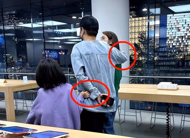 洪欣平安夜曬與女兒唱歌視頻心情超好，不受張丹峰畢瀅風波影響
