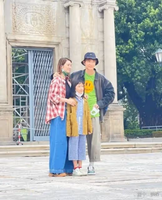 洪欣平安夜曬與女兒唱歌視頻心情超好，不受張丹峰畢瀅風波影響
