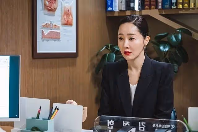最近熱播韓劇中出彩的她,袒露出道20年曾遇過最艱難的時期