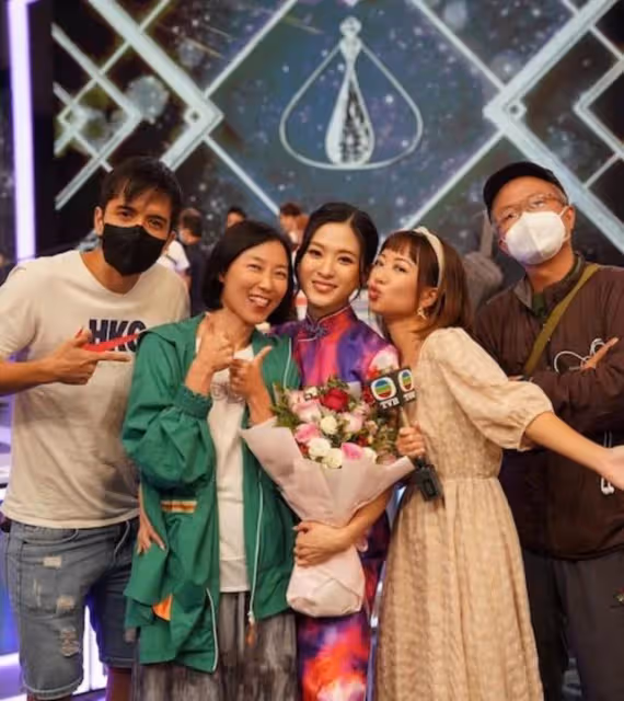 富貴！TVB美女主持邀20位藝人豪宅中開派對，內飾曝光證家底豐厚