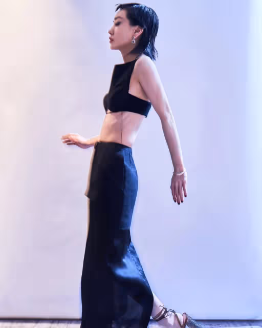 曾獲最佳女演員！36歲女星「暴瘦成皮包骨」粉絲嚇壞　一轉身「近照肋骨根根炸出」網憂：拜託多吃點