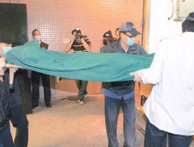 香港知名主播跳樓身亡7年，遺孀稱沒責怪丈夫，16歲兒子乖巧懂事