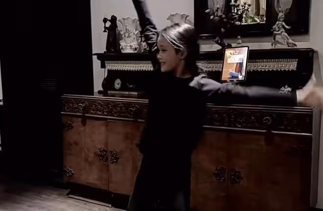 羅嘉良妻子罕曬娃！9歲女兒五官精緻像爸爸，會騎馬跳舞多才多藝