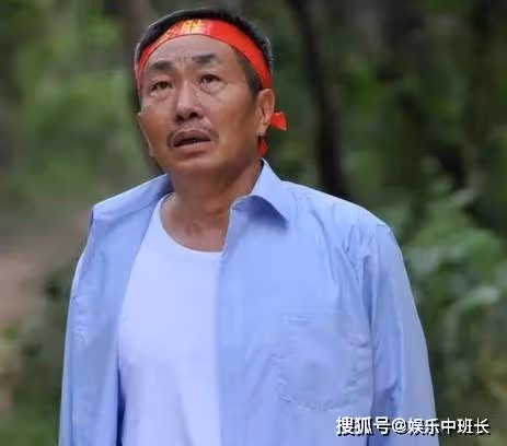 老戲骨杜源四歲就和妻子相識，結婚40年零緋聞，如今生活十分愜意