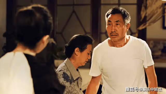 老戲骨杜源四歲就和妻子相識，結婚40年零緋聞，如今生活十分愜意