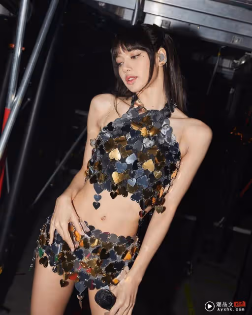 「人間芭比」Lisa穿亮片開唱性感解禁！尺度太大身材全看光
