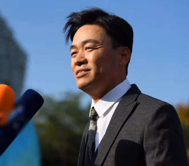 王寶強曬與陳思誠李晨同框照，感慨都長高了，夢回《士兵突擊》