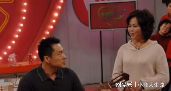 演員丁海峰：25歲娶初戀，妻子患癌後不離不棄，把她當成寶