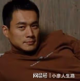 演員丁海峰：25歲娶初戀，妻子患癌後不離不棄，把她當成寶
