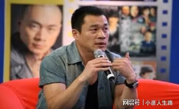 演員丁海峰：25歲娶初戀，妻子患癌後不離不棄，把她當成寶