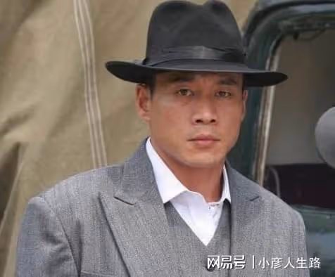 演員丁海峰：25歲娶初戀，妻子患癌後不離不棄，把她當成寶