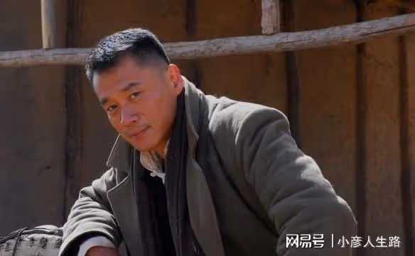 演員丁海峰：25歲娶初戀，妻子患癌後不離不棄，把她當成寶