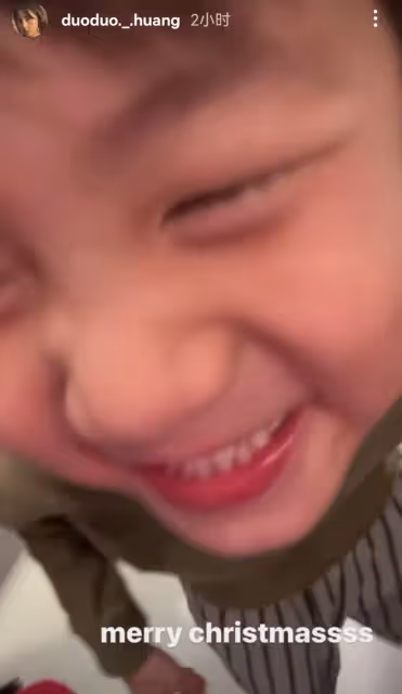黃磊三個兒女過聖誕，多多帶弟弟妹妹跳舞好歡樂，分享弟弟正面照