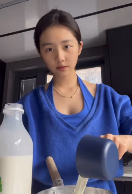 黃磊三個兒女過聖誕，多多帶弟弟妹妹跳舞好歡樂，分享弟弟正面照