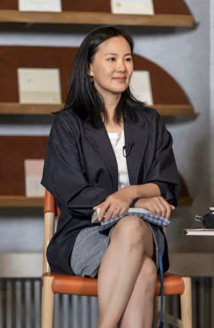 影后詠梅的皺紋、斑禿、小肚腩,扯下內娛多少整容女星的遮羞布?