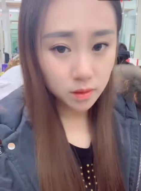 趙本山弟子丫蛋官宣懷三胎!確診新冠帶病直播,身旁不見二婚老公