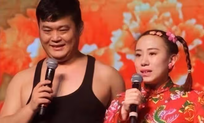 趙本山弟子丫蛋官宣懷三胎!確診新冠帶病直播,身旁不見二婚老公